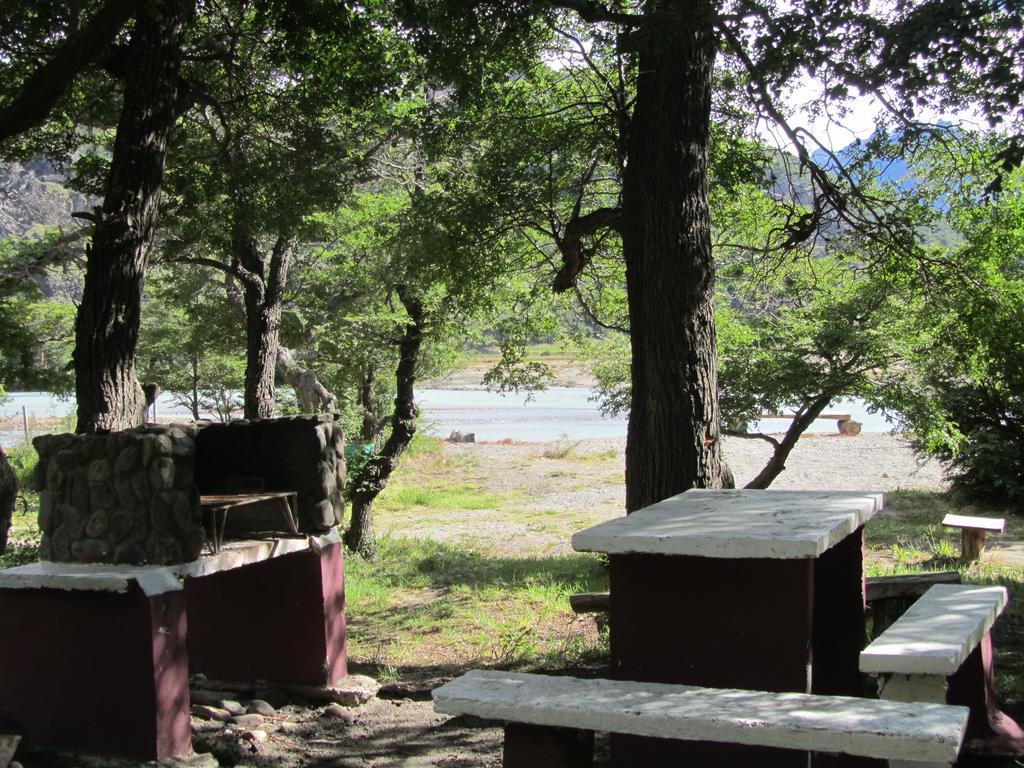 Camping Rio De Las Vueltas El Chalten Exterior photo