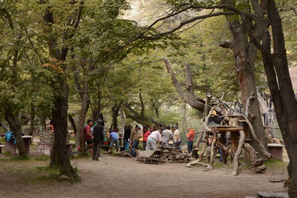 Camping Rio De Las Vueltas El Chalten Exterior photo